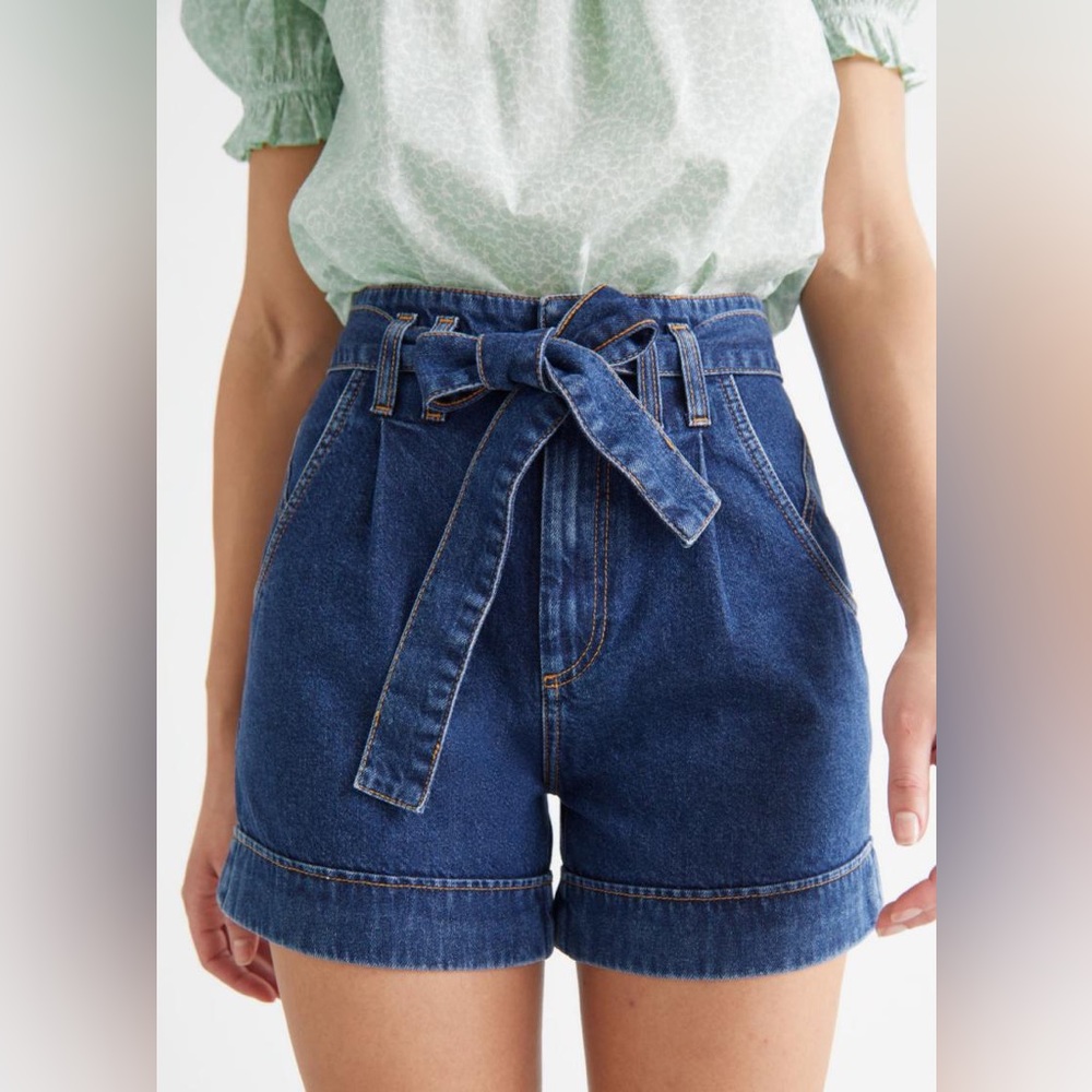 & Other Stories Belted Denim Shorts NWT - Picture 3 of 3